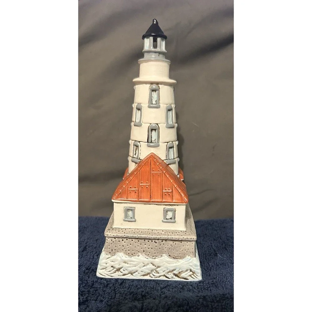Geo. Z. Lefton Chicago Harbor Lighthouse Music Box 1985 Ebb Tide